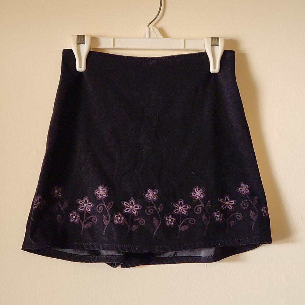Vintage Amy Byer California Black Embroidered Floral Skort Shorts Girls Med 8-10